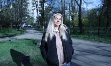 Alina is staying in an Airbnb in Bucharest as she waits for her visa for Canada. Photo: IOM/Monica Chiriac